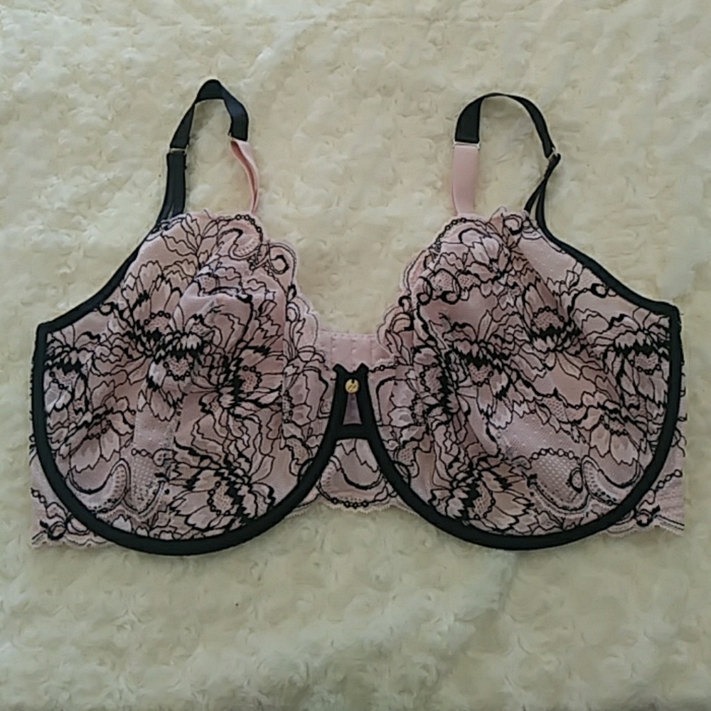 Cacique 44G scalloped edge lace bra